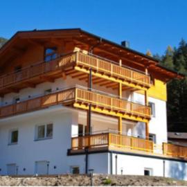 Alpenmond Appartment Halbmond, hotel in Leutasch