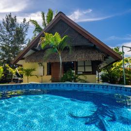 Toahere Beach House - Beachfront - Pool - Pontoon, hotel din Paui