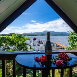 Toahere Beach House - Beachfront - Pool - Pontoon, hotel v destinácii Paui