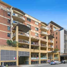 Spacious 2-Bed Apartment Near Parramatta CBD