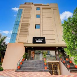 OYO Townhouse Gajuwaka Centre, hotel u gradu Visakapatnam