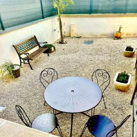 Appartement cosy avec cour privée & terrasse Calme idéal couples familles