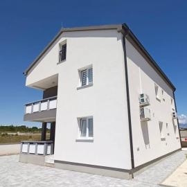 Family-friendly apartments with swimming pool Vrsi - Mulo, Zadar - 24110, hotel en Vrsi