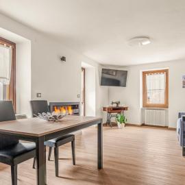 Celentino Apartment - close to the ski slopes PEIO, hotel a Peio