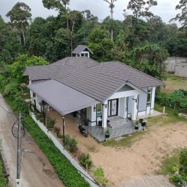 Dhuha & Dharyl's Staycation, hotel in Kota Bharu