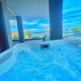 Villa San Sebastian - apartments on the beach with jacuzzi، فندق في باشكا