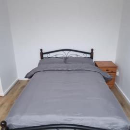 Crystal Barking Service Accommodation, hotel in Barking
