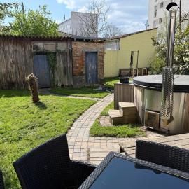 Du calme en pleine ville Jacuzzi, hotel v mestu Bordeaux