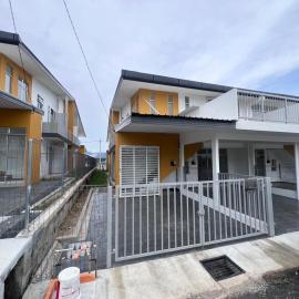 Qmal Homestay, hotel in Kampong Jelatang