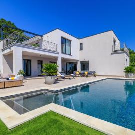 Villa Levant for 10 people near Opatija with jacuzzi & sea view