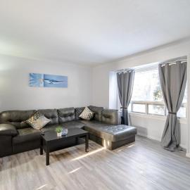 2 Bedroom Home In A Prime Location, hotel u gradu Vinipeg