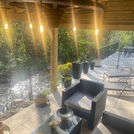 Riverside 2 Bedroom Townhouse with Car Charger