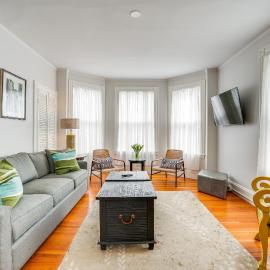 Walk to Harvard Square: Apartment in Cambridge