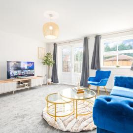 Luxury large home - Parking - Garden - Sleeps 6
