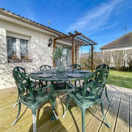 Maison avec grand jardin arboré