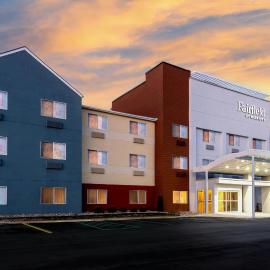 Fairfield Inn & Suites Jackson، فندق في جاكسون