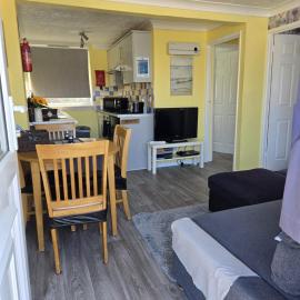 Sunny Sandown Bay Holiday Chalet Yaverland Isle of wight
