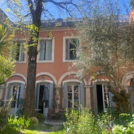 maison 3 chambres centre ville, jardin et bassin privatifs