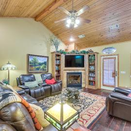 Private Dock: 'The River House' in Heber Springs!