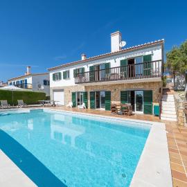 Stunning Spacious Family Villa in the Algarve, hotel in Aljezur