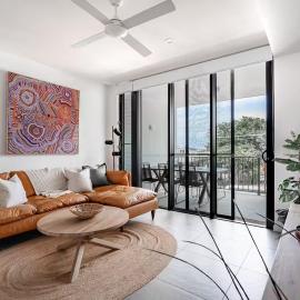 Stylish Family Escape - 5 min walk to Beach