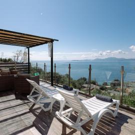The Greystone Seaview House by Konnect, Hotel in Nisaki