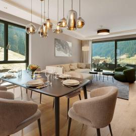 Alpine Chic - Fireplace Views & Ski Resorts