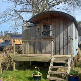 Granny’s Hut, hotel in Thornhill