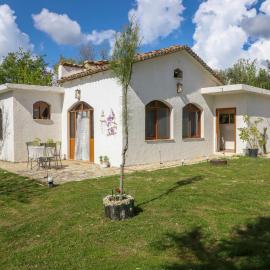 Bujtina Ethan Perondi - Private Villa Swimming Pool