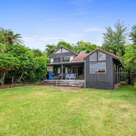 Lakeside Villa - Lake Rotoiti Holiday Home, hotel a Okere Falls