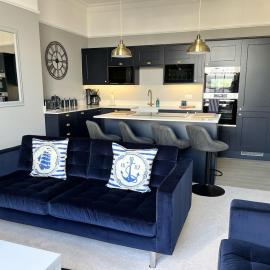 Exmouth 2 Bedroomed Seaview Apartment stones throw from the beach or town!