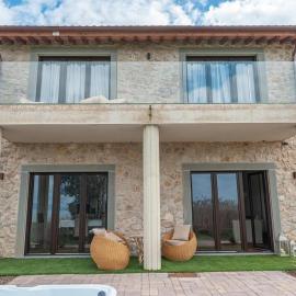 Villa Trasimeno La Torricella、Torricellaのホテル