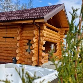 Intim Chalet, viešbutis mieste Avrigas