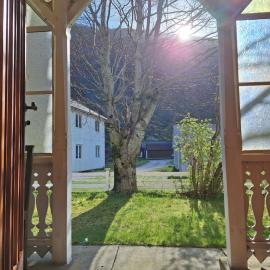 Villa med 9 soverom, hotel a Myklebostad