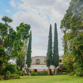 Hotel Hacienda Los Laureles, מלון בוואחקה סיטי