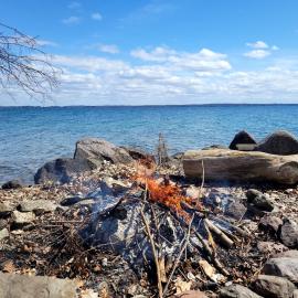 Unique waterfront house with private beach, hotel u gradu 'Gananoque'