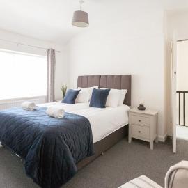 Warrington House, driveway parking & WiFi!, Hotel in Warrington