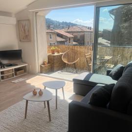 Appartement rénové avec terrasse