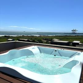 Jacuzzi Privativa com Vista Deslumbrante do Mar