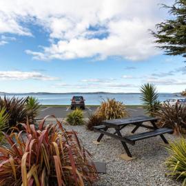 Beachfront Apartment Blackmans Bay, hotel a Kingston Beach
