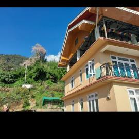 Mountain Majesty Homestay, Sombaria、Sombāriのホテル