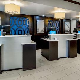 Viesnīca Embassy Suites by Hilton St Louis Airport pilsētā Bridžtona