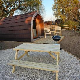Bowdens Crest Glamping Pods -Adults Only, Hotel in Aller