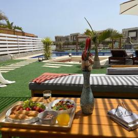 Villa private pool on Lagoon, hotel in El Alamein