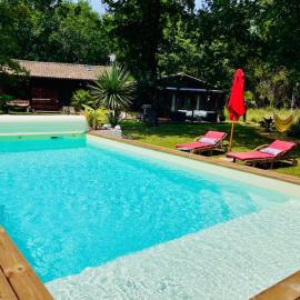 House de la Canopée, Swimming pool, Lake, Forest, large garden and WIFI, hotel Hourtinban