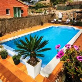 Villa with private pool in Vallromanes - Next to Golf Club, 25 min from Barcelona, 10 min from the Beach, hotel u gradu Valjromanes