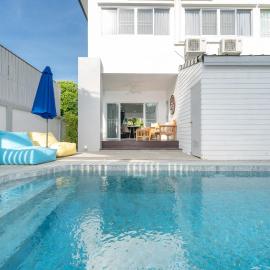 Duplex Style 3-BR Corner Private Pool Villa, hotel in Ban Pak Lak