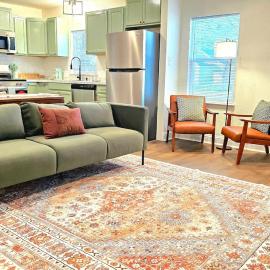 Charming & Stylish in Mid-Town, hotel in Mobile