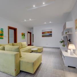 Rare Find -Top floor 3BR Unit with common pool and close to the beach by SF HOMES