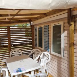 mobilhome au domaine des iscles emplacement 137, hotel en La Roque-d'Anthéron